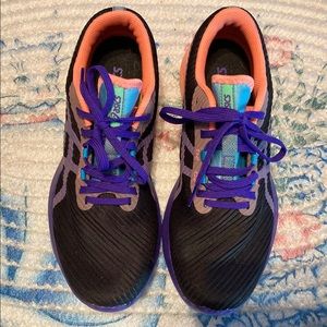 Women’s ASICS size 9